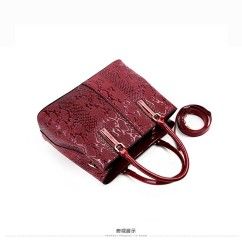 Elevate Your Style with Our Elegant Snakeskin Pattern PU Handbag