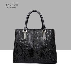 Elevate Your Style with Our Elegant Snakeskin Pattern PU Handbag