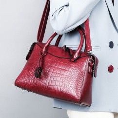 Stylish Crocodile Textured PU Leather Handbag for Women – Perfect for